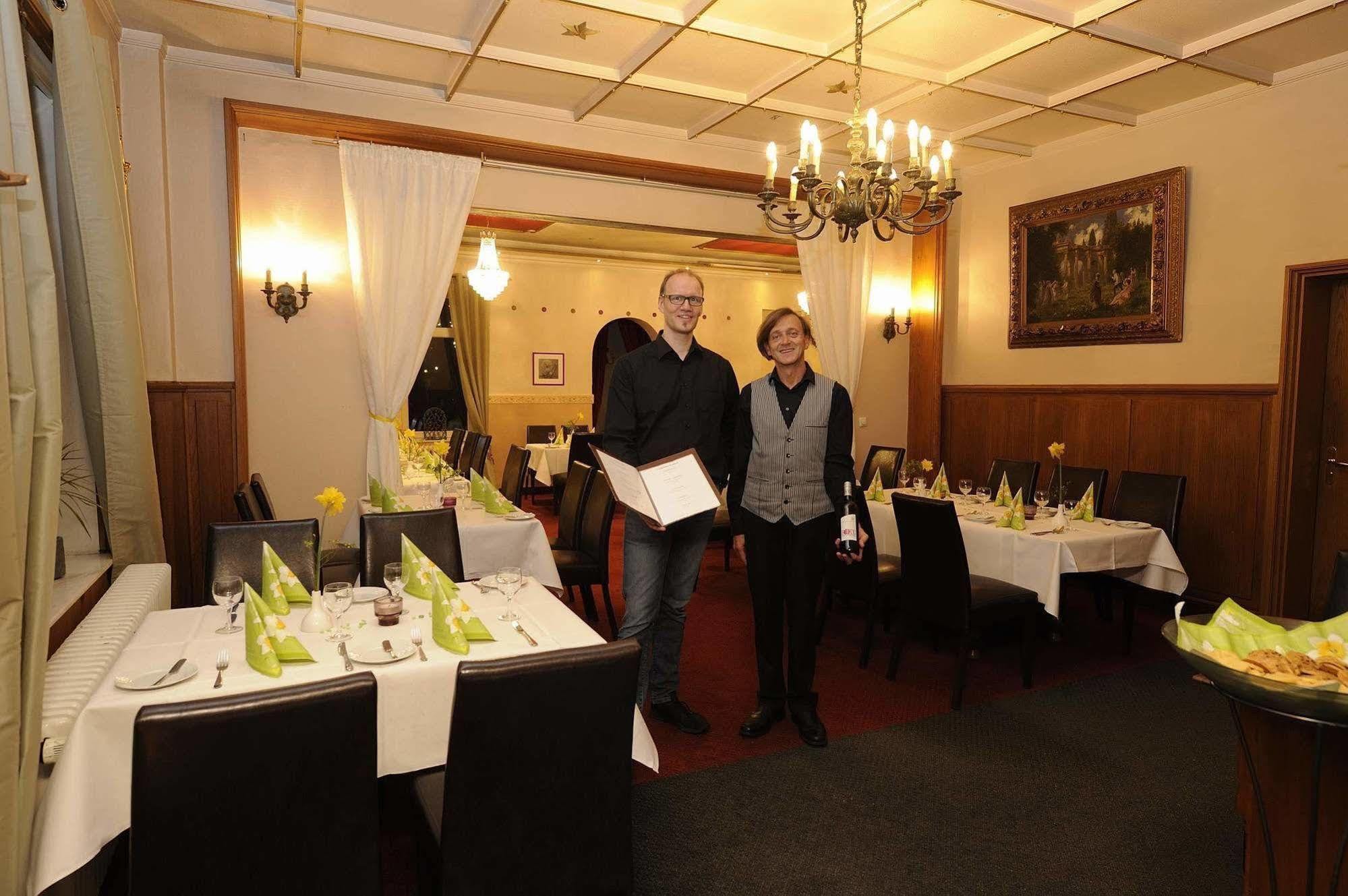 Hotel Zur Heidebluete Hambühren Екстериор снимка