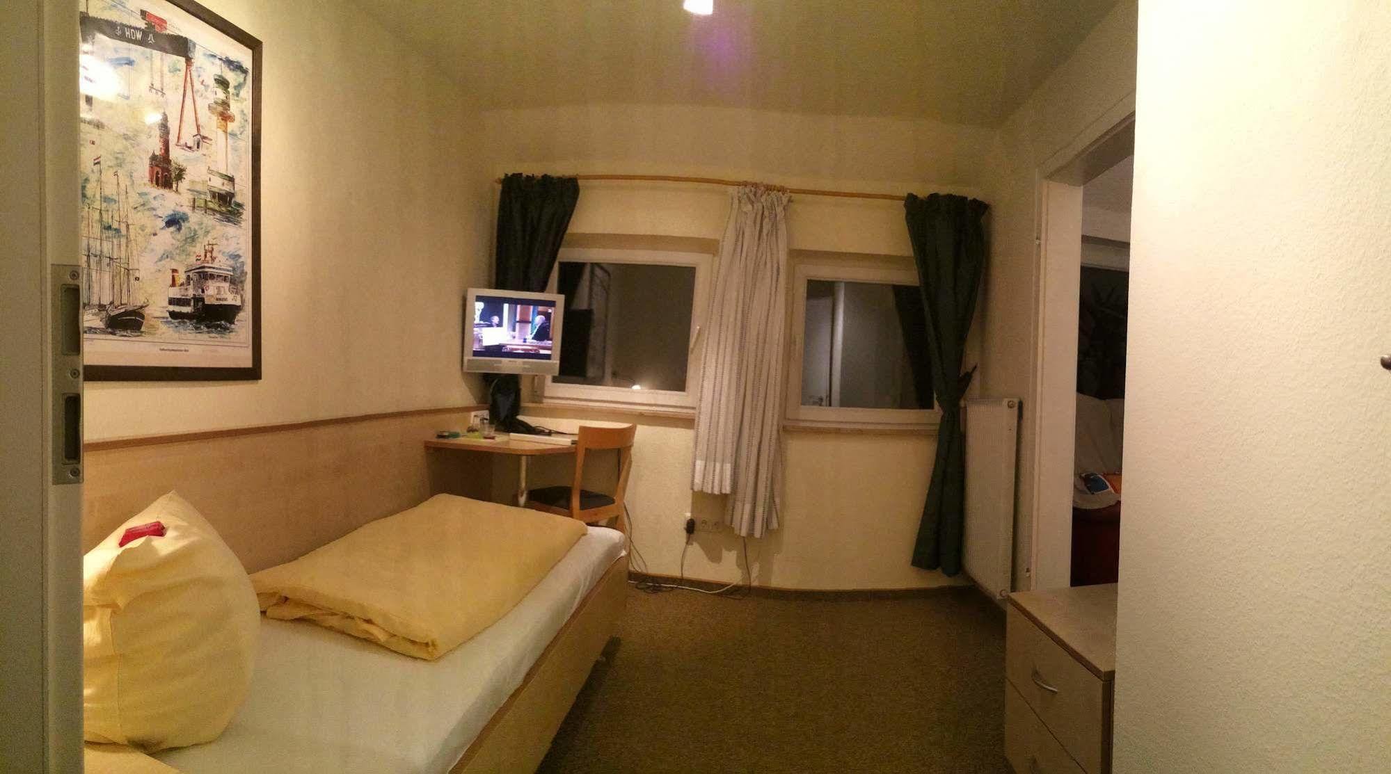 Hotel Zur Heidebluete Hambühren Екстериор снимка