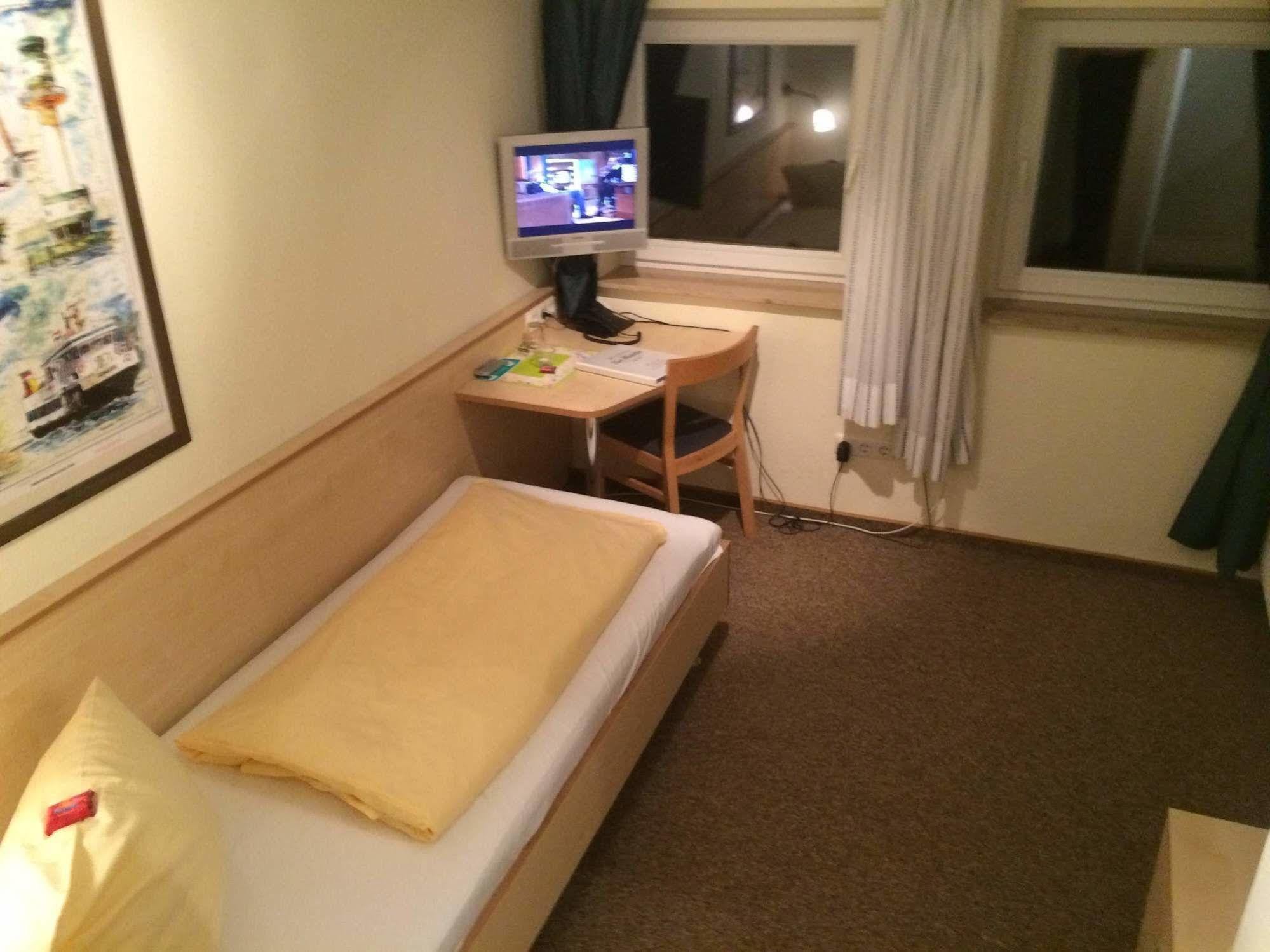 Hotel Zur Heidebluete Hambühren Екстериор снимка