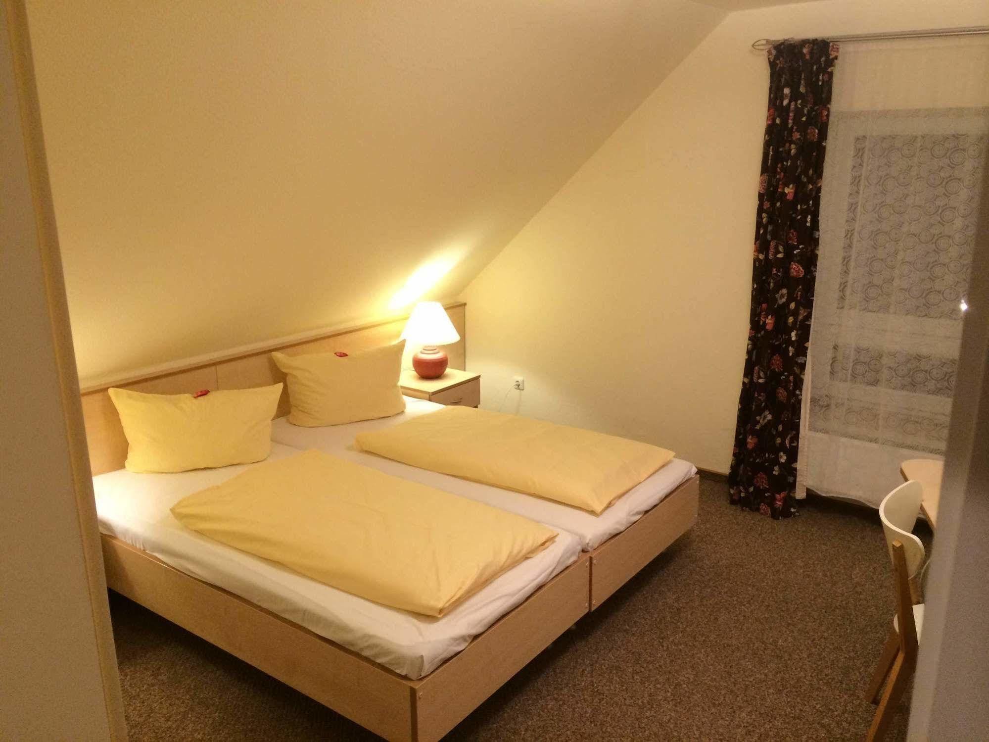 Hotel Zur Heidebluete Hambühren Екстериор снимка